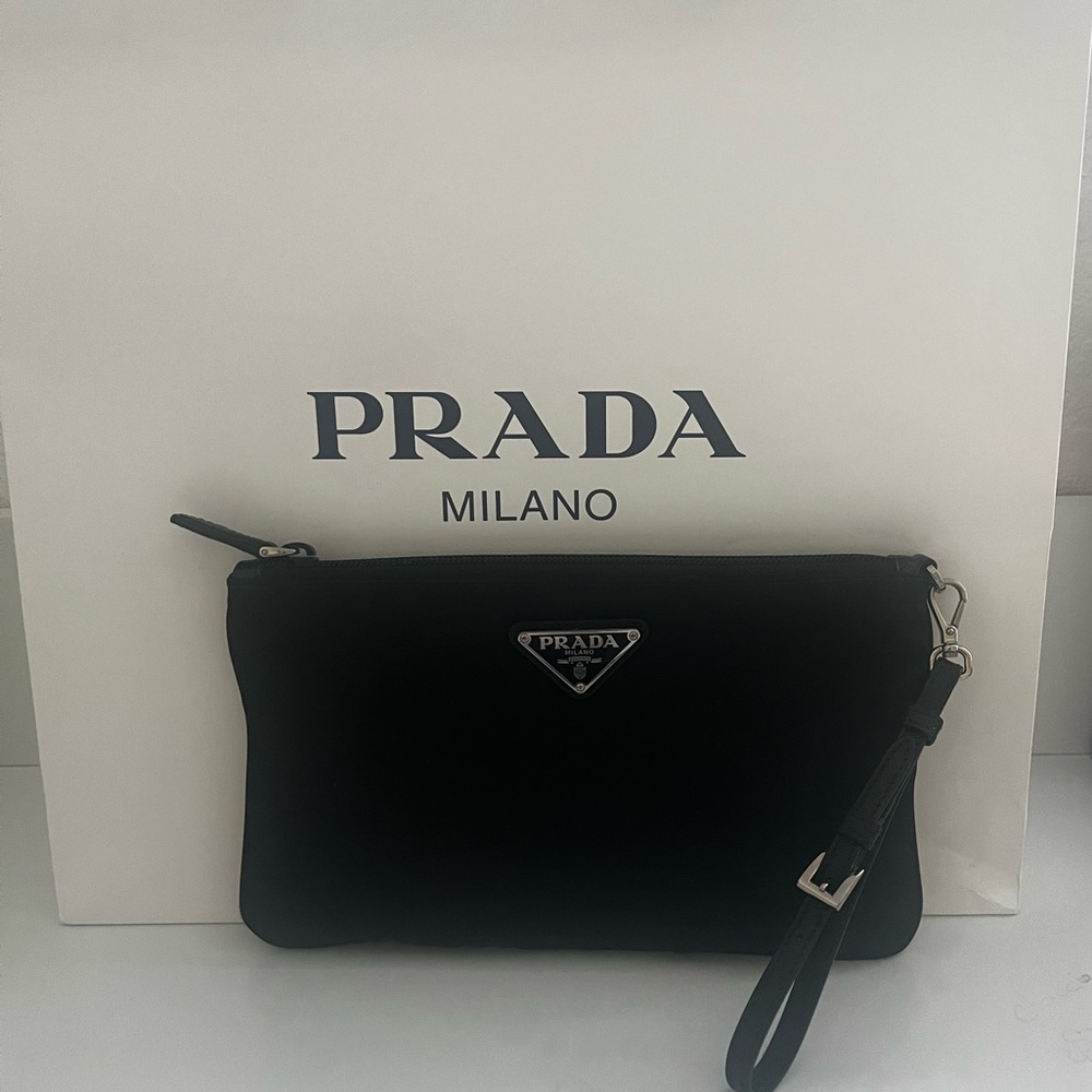 New Prada 1NH545 Black Piatto Maniglia Nylon Zip Top Wristlet Purse Pouch Bag